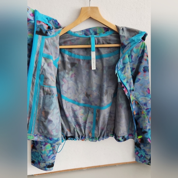 Lululemon Seawheeze Rain Chaser Jacket, size 4 - Picture 3 of 14